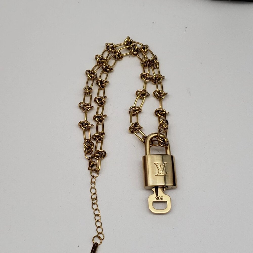 Louis Vuitton Gold Padlock w/ Unbranded Stainless Steel 18k Gold Plated Chain - Picture 8 of 10